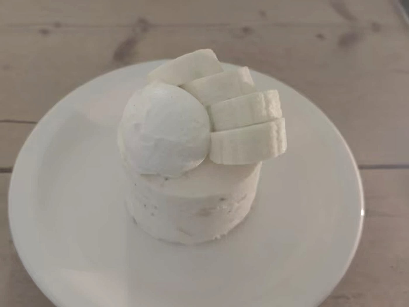 A small plated dessert from Earth Us Yeonnam after dinner near Hongdae