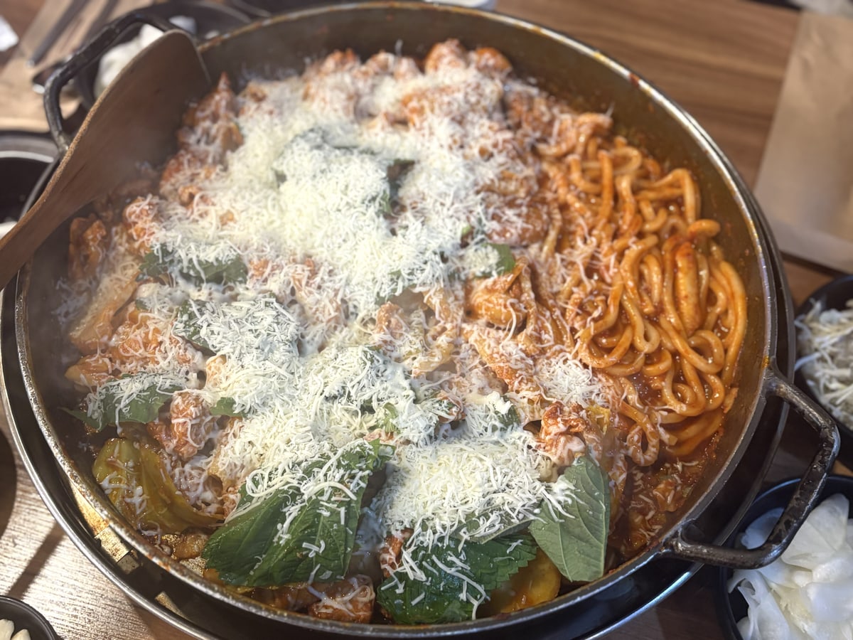 Korean shared dishes explained: how to order and eat pan meals with friends