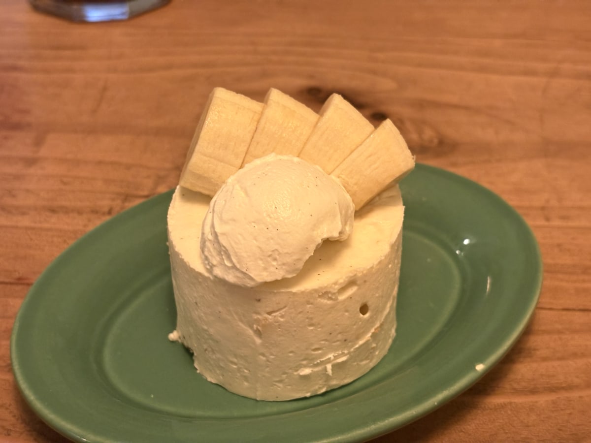 A banana-topped cream cake on a green plate at a Yeonnam-dong cafe in Seoul